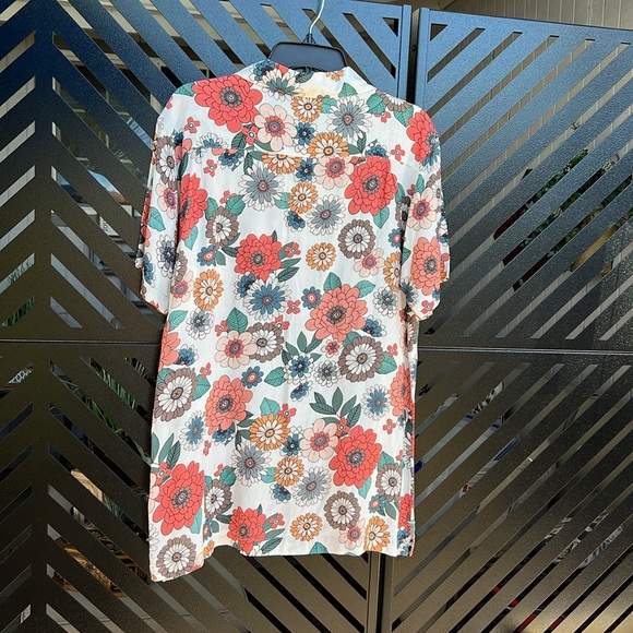 Shirt - Picture 4 of 5